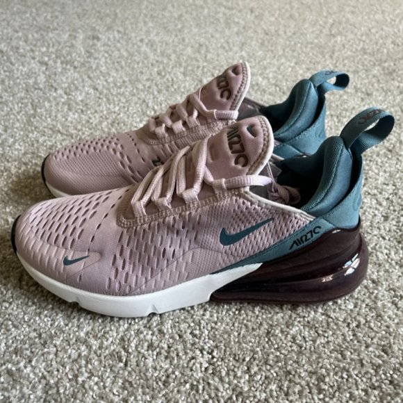 Nike Shoes - Nike Women's Air Max 270